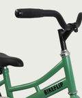 12.156 - BikeFlip, 12 inch kinderfiets, groene fiets, terugtraprem, zijwieltjes, avontuurlijke fiets, luchtballonnen