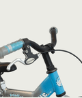 12.150 - BikeFlip, 12 inch kinderfiets, Gazelle fiets, blauwe kinderfiets, avontuurlijke fiets, terugtraprem, handrem