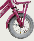 12.146 - BikeFlip, 12 inch kinderfiets, roze kinderfiets, kinderfiets met voorrekje, zijwieltjes, terugtraprem, handrem